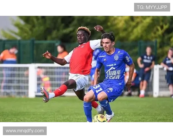 巴黎足球迎战尼奥尔期待精彩对决双方球迷齐聚一堂共襄盛举 巴黎足球迎战尼奥尔期待精彩对决双方球迷齐聚一堂共襄盛举