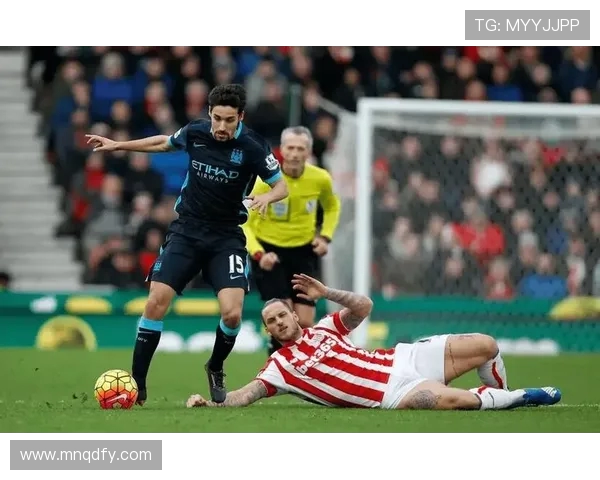 法乙激战亚眠主场迎战兰斯双方争夺关键积分的精彩对决