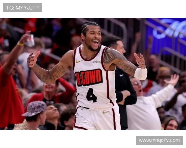 火箭与湖人激战正酣NBA赛场上演精彩对决引发球迷热议