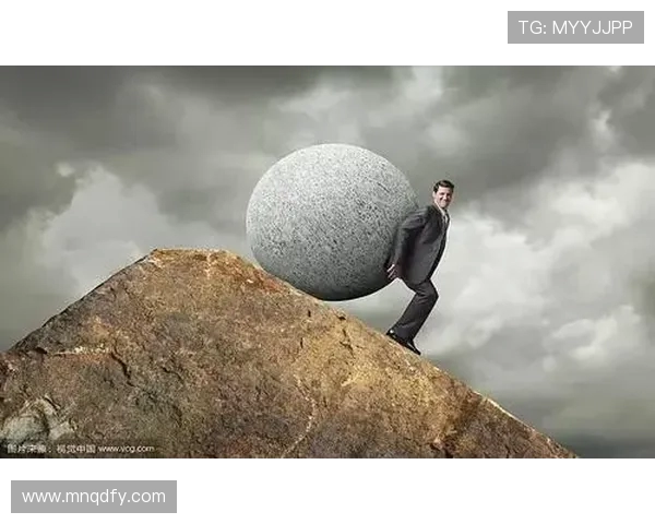 钟诚的奋斗历程与人生哲学探讨如何在逆境中成长与成功