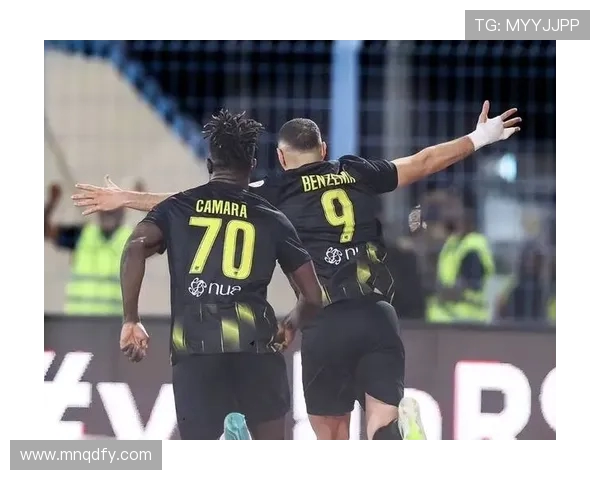 阿布扎比与吉达伊蒂的激烈对决展现足球魅力与战术智慧