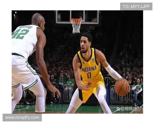 雷霆与凯尔特人精彩对决瞬间回顾及赛场氛围解析