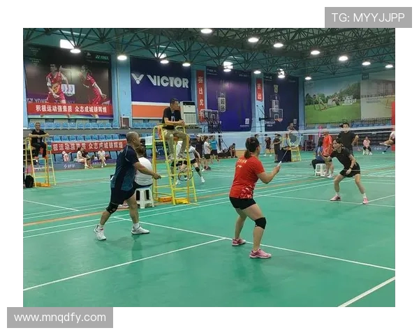 杭州羽毛球队挑战赛特别报道：奋勇拼搏铸就辉煌成就的历程回顾